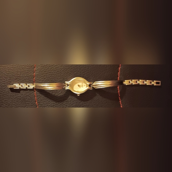 WOMENS GUCCI WATCH 9000L - Picture 7 of 7